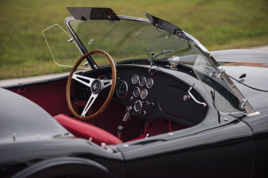 Интерьер Shelby Cobra 289 (CSX 2188) 1963 года  (фото 15 из 32)